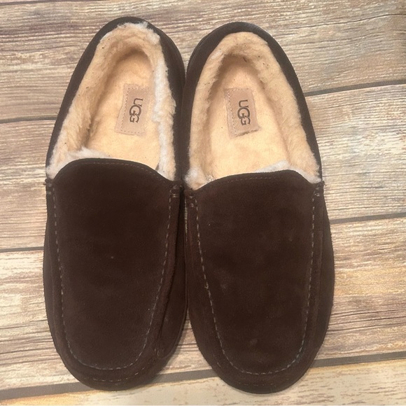 UGG Other - UGG Ascot Slipper - S 10
